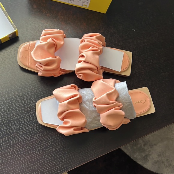 Circus by Sam Edelman Women's Iggy Ruched Slide Sandals...MSRP $75 - Picture 5 of 6